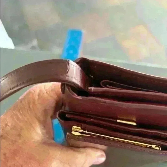 Cartier vintage bundle-elegant  Bordeaux wristlet & matching kiss lock wallet - Picture 8 of 16